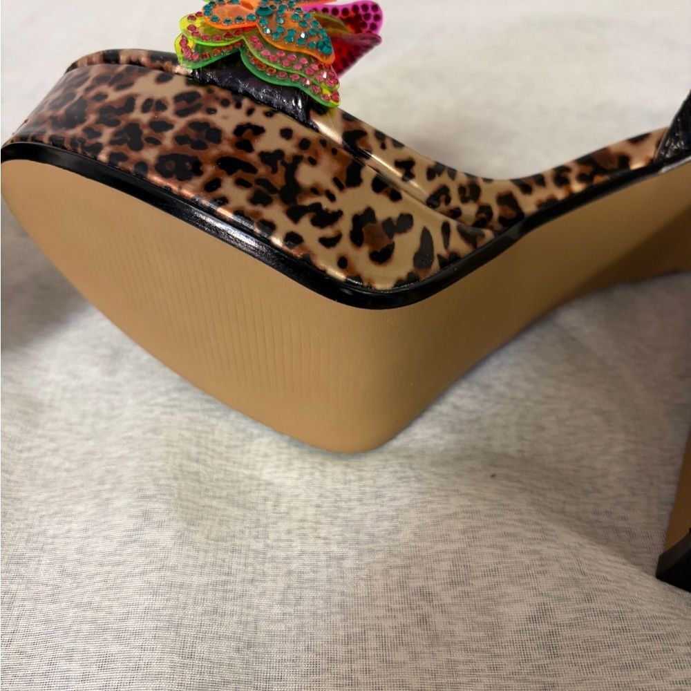 NIB Betsy Johnson Leopard Print Platform Heels with Rainbow Block - Size 9 - Picture 11 of 13